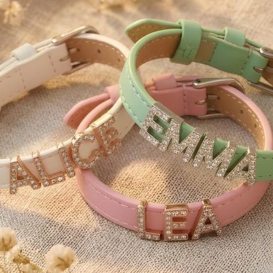 Bracelets personnalisés en cuir véritable rose, blanc et vert pastel avec prénoms en strass cristal Rêve Étoilé